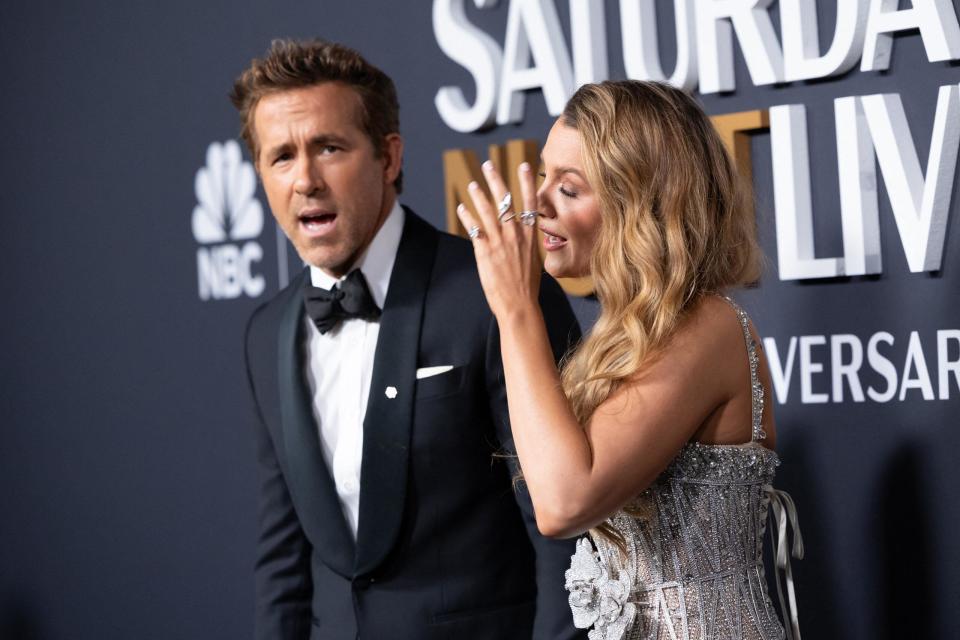 "Breaking News: Just 30 minutes ago, Ryan Reynolds—who stars alongside Blake Lively in the film It Ends With Us—and his family shared a heartbreaking announcement regarding her..."